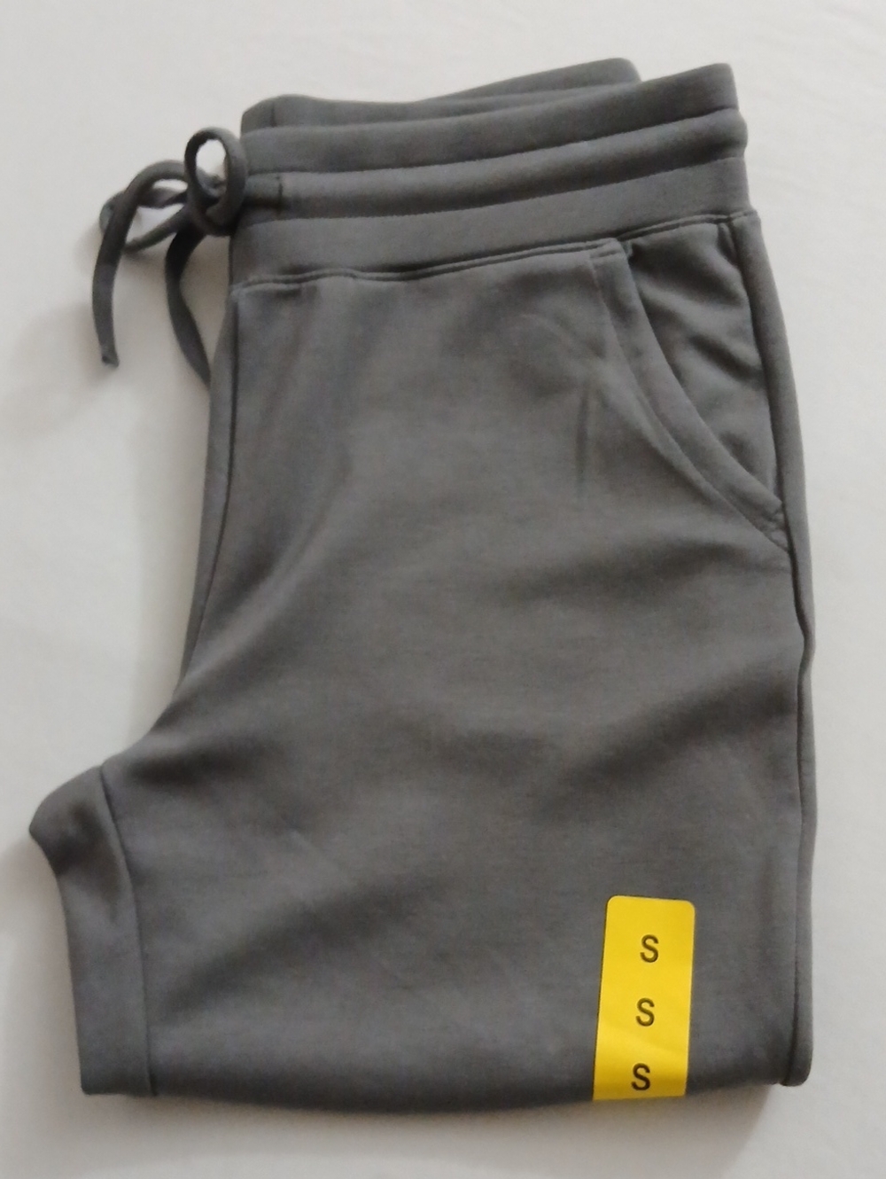 32 Cool Capri Jogger